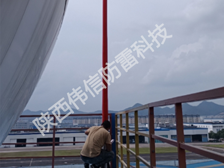 12米玻璃鋼避雷針，衛(wèi)星通訊站避雷針產(chǎn)品展示一